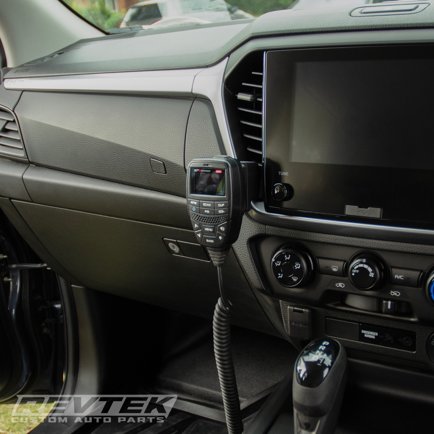 Isuzu D-MAX Gen 3 UHF Radio Handpiece Mount