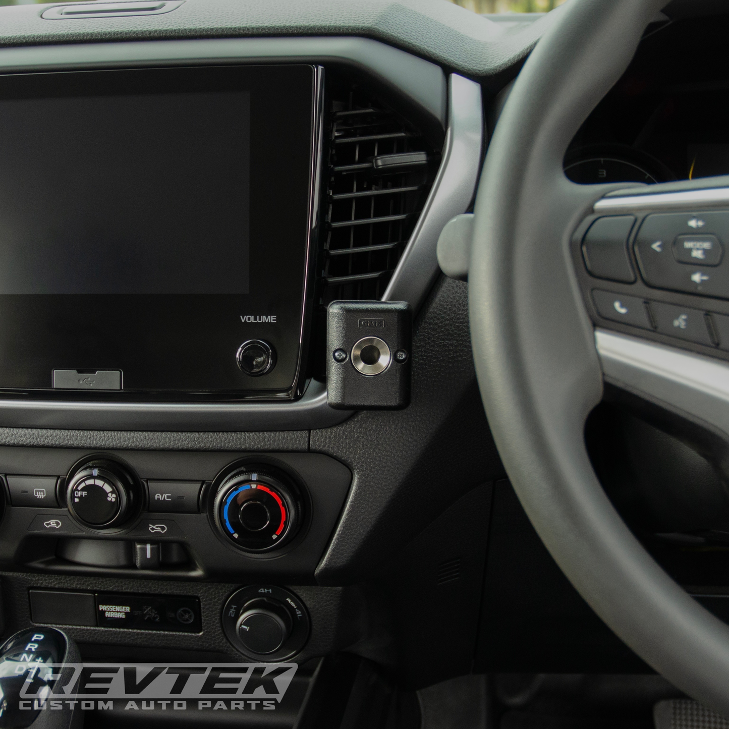 Isuzu D-MAX Gen 3 UHF Radio Handpiece Mount